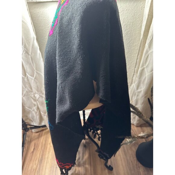Vtg Wool Mexican Embroidered Poncho Floral Cross-Stitch Fringe Boho Hippie O/S - Picture 11 of 16
